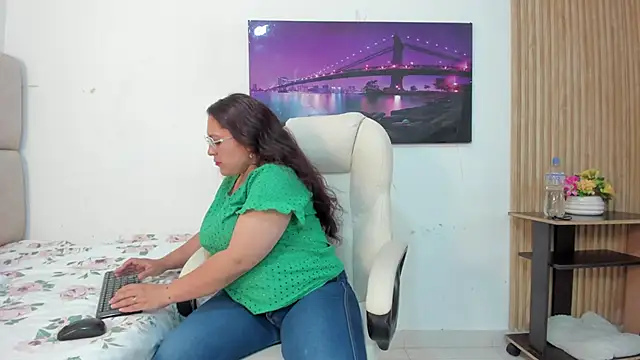 Reina Mia1 online show from April 16, 11:18 pm