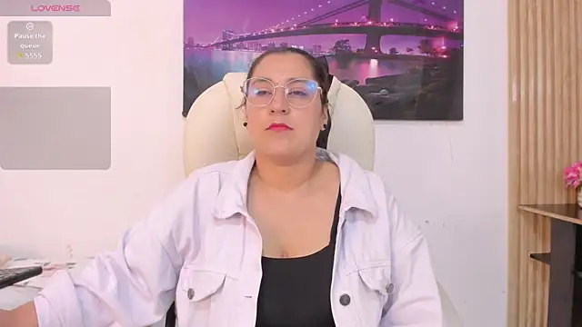 Reina Mia1 online show from April 17, 11:08 pm