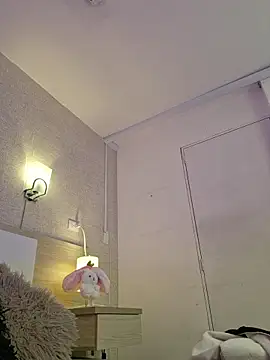 Scarlet Evanss  online show from April 17, 8:01 pm