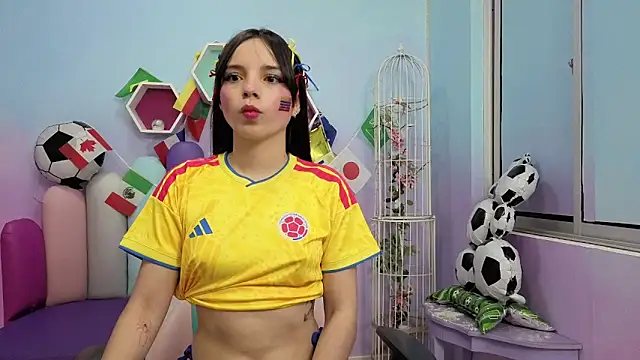 Isaa Skinny online show from June 18, 3:40 am