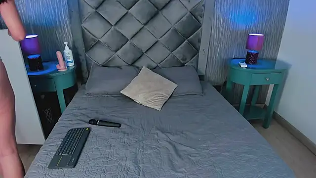 Aria Sims online show from April 7, 11:32 am