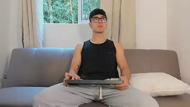 etham wolf1 online show from March 28, 5:23 pm