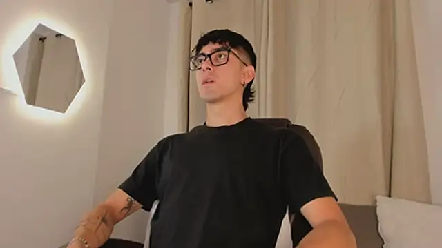 etham wolf1 online show from April 8, 5:24 pm