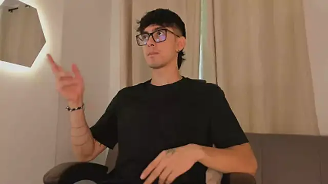 etham wolf1 online show from April 10, 2:33 pm