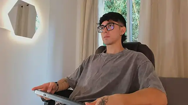 etham wolf1 online show from April 11, 6:01 pm