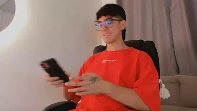 etham wolf1 online show from April 14, 5:19 pm