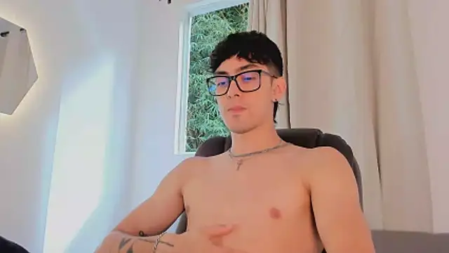 etham wolf1 online show from April 15, 8:42 pm