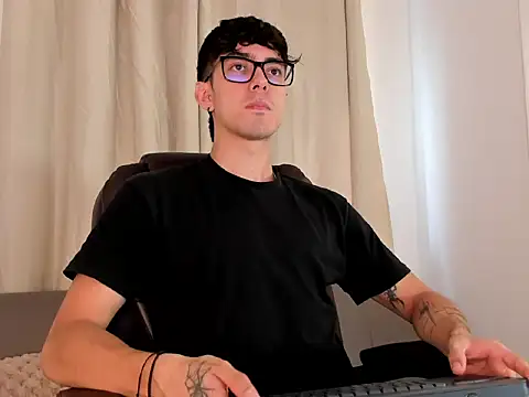 etham wolf1 online show from April 17, 7:06 pm