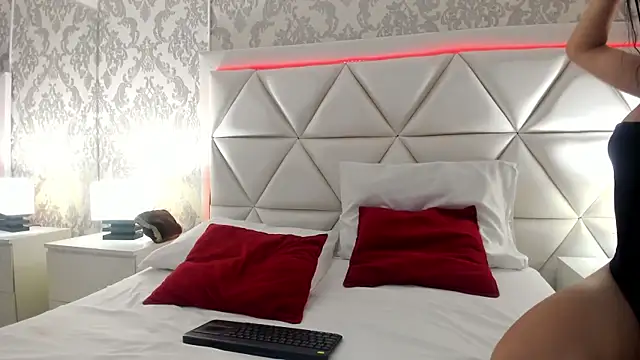 AlexaGiraud online show from April 7, 12:16 pm