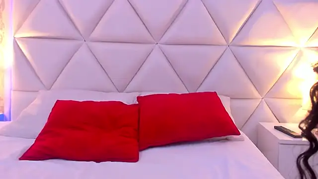 AlexaGiraud online show from April 15, 11:50 am