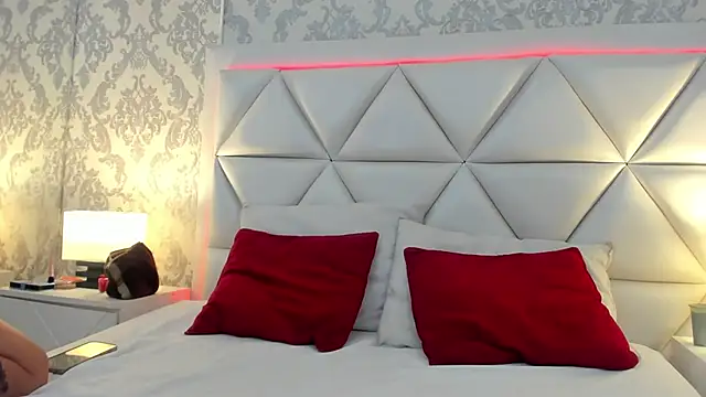 AlexaGiraud online show from April 16, 11:55 am