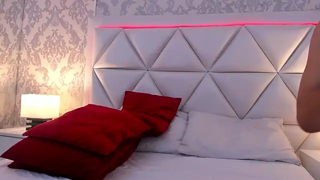 AlexaGiraud online show from April 17, 12:08 pm