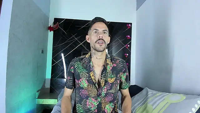 Snapshot of Leo_Vesper chatting on April 20, 12:19 pm Leo Vesper online show from April 20, 12:19 pm