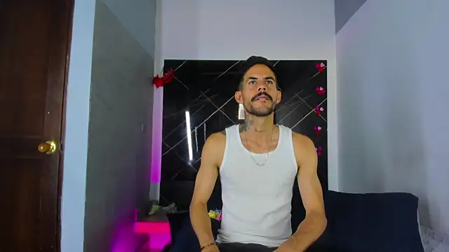 Snapshot of Leo_Vesper chatting on April 25, 2:14 pm Leo Vesper online show from April 25, 2:14 pm
