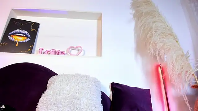 Scarlet Hiit online show from April 7, 4:02 am