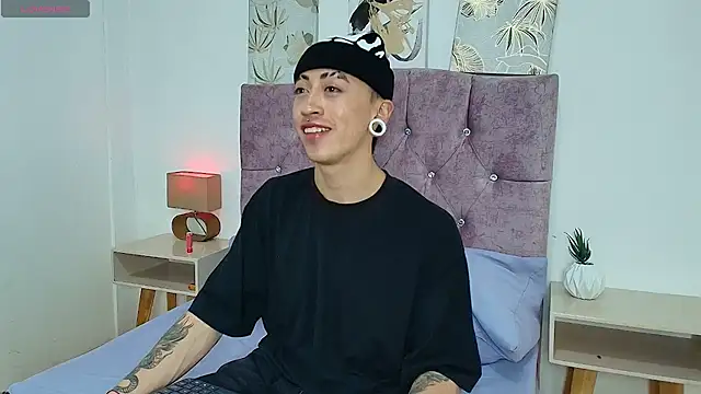 Yoshua Smith online show from April 5, 7:33 pm