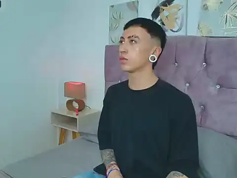 Yoshua Smith online show from April 6, 8:10 pm