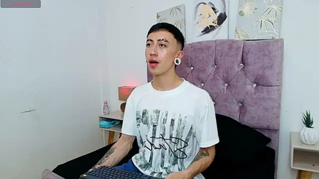 Yoshua Smith online show from April 7, 7:47 pm