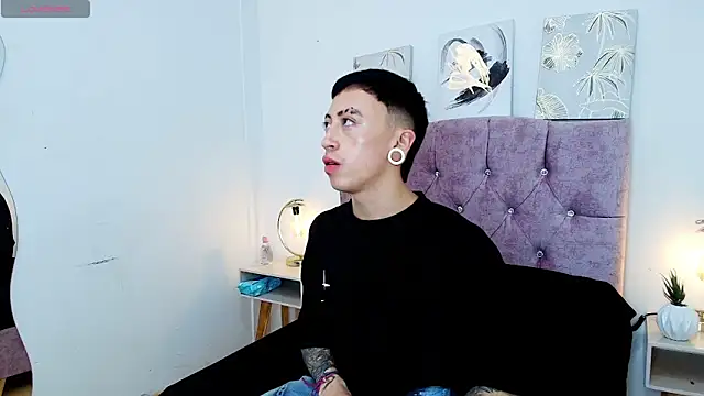 Yoshua Smith online show from April 10, 8:02 pm