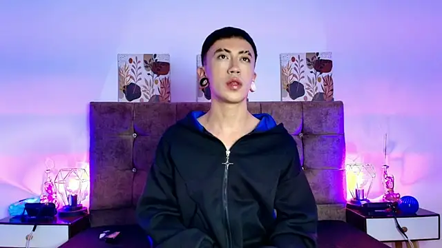 Yoshua Smith online show from April 14, 7:53 pm