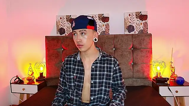 Yoshua Smith online show from April 17, 7:39 pm