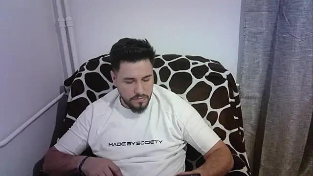 Snapshot of Gianiboy99 chatting on May 8, 7:30 pm Gianiboy99 online show from May 8, 7:30 pm