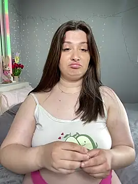 Taya lips online show from April 4, 9:12 pm