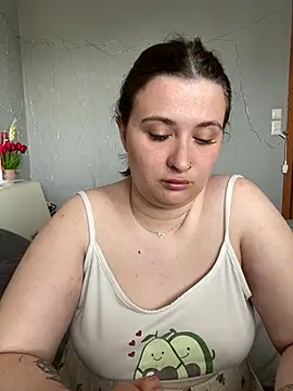 Taya lips online show from April 14, 7:58 am