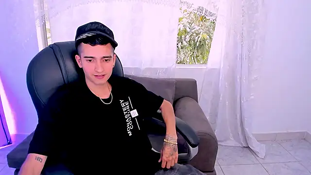 Ethann Boy online show from April 3, 8:29 pm