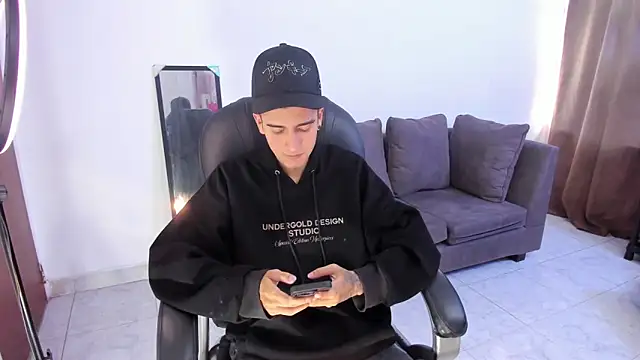 Ethann Boy online show from April 13, 9:31 pm