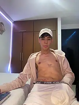 Milo Gunnar online show from April 10, 9:30 pm