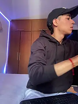 Milo Gunnar online show from April 13, 8:36 pm