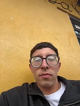 LeonBlazze online show from April 5, 7:00 pm