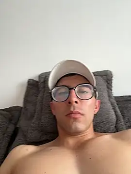 LeonBlazze online show from April 6, 7:37 pm