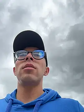 LeonBlazze online show from April 7, 4:40 pm