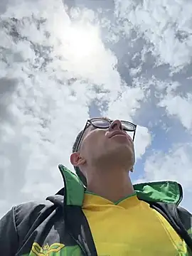 LeonBlazze online show from April 11, 4:55 pm