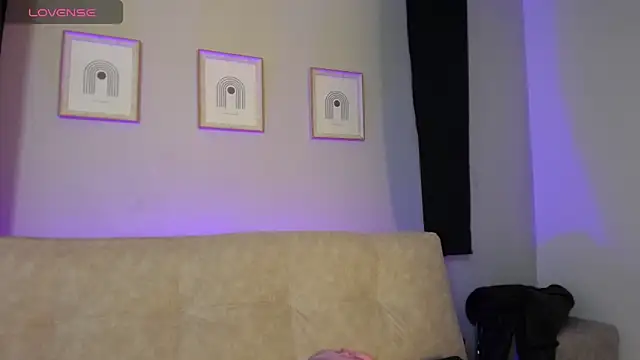 Venus Red 69 online show from April 17, 7:17 pm