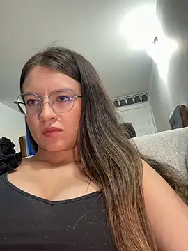 JulianaLaurent online show from April 14, 3:45 am