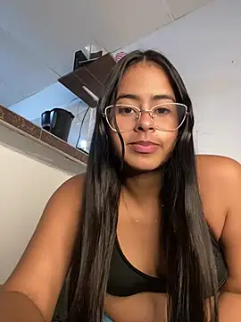 lucirganaxxx online show from March 29, 4:56 am