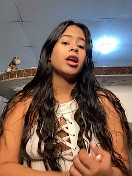 lucirganaxxx online show from April 18, 4:05 am