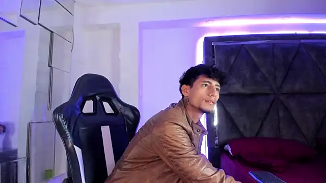 MaxiimoRomano  online show from March 19, 1:48 pm