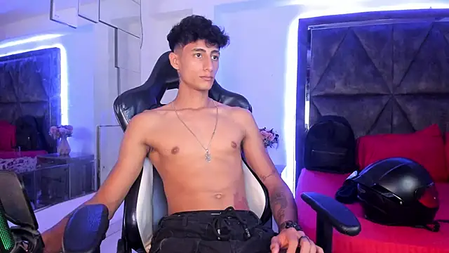 MaxiimoRomano  online show from April 1, 1:41 pm