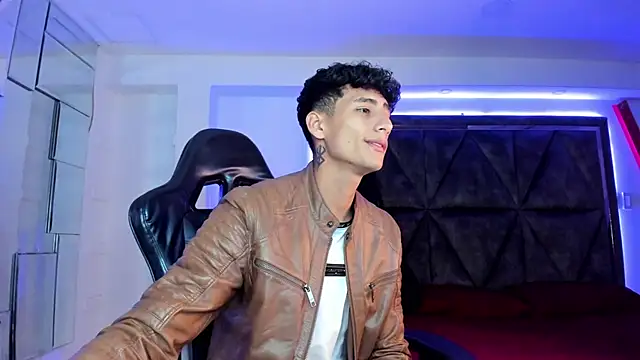 MaxiimoRomano  online show from April 9, 1:05 pm