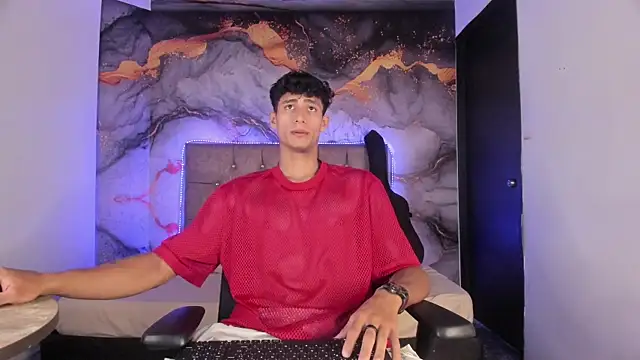 Snapshot of MaxiimoRomano_ chatting on April 20, 1:14 pm MaxiimoRomano online show from April 20, 1:14 pm