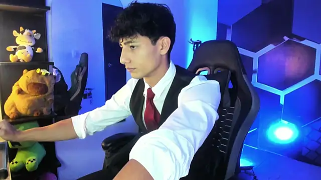 Snapshot of MaxiimoRomano_ chatting on July 10, 7:05 pm MaxiimoRomano online show from July 10, 7:05 pm