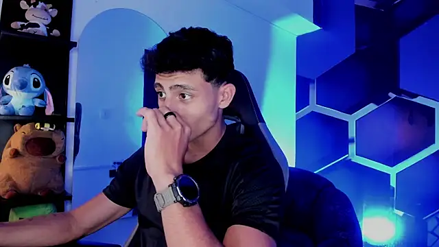 Snapshot of MaxiimoRomano_ chatting on July 23, 7:34 pm MaxiimoRomano online show from July 23, 7:34 pm