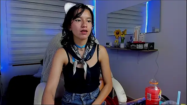 Clawdeen Hot online show from April 11, 7:45 am