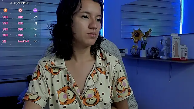 Clawdeen Hot online show from April 16, 4:13 am