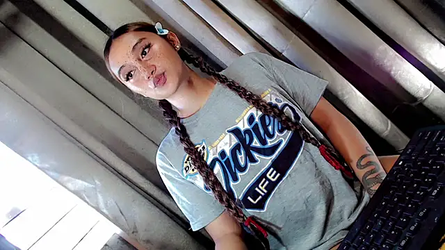 Jessicasfantasy online show from April 11, 1:32 am