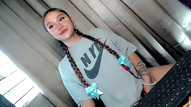 Jessicasfantasy online show from April 22, 11:39 pm